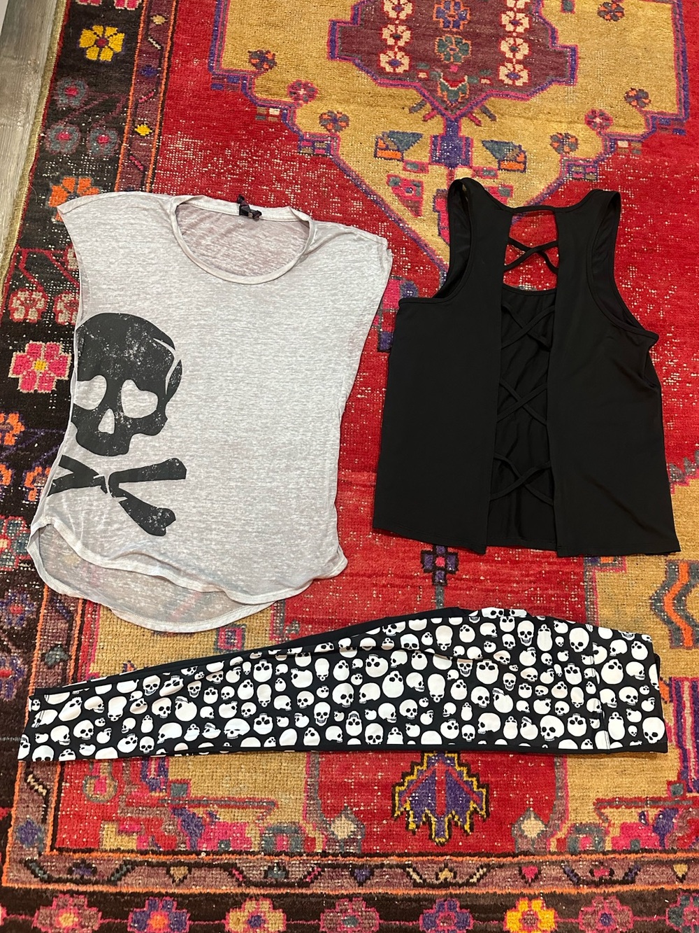 LOT of 3 ONZIE skull work out set sz M